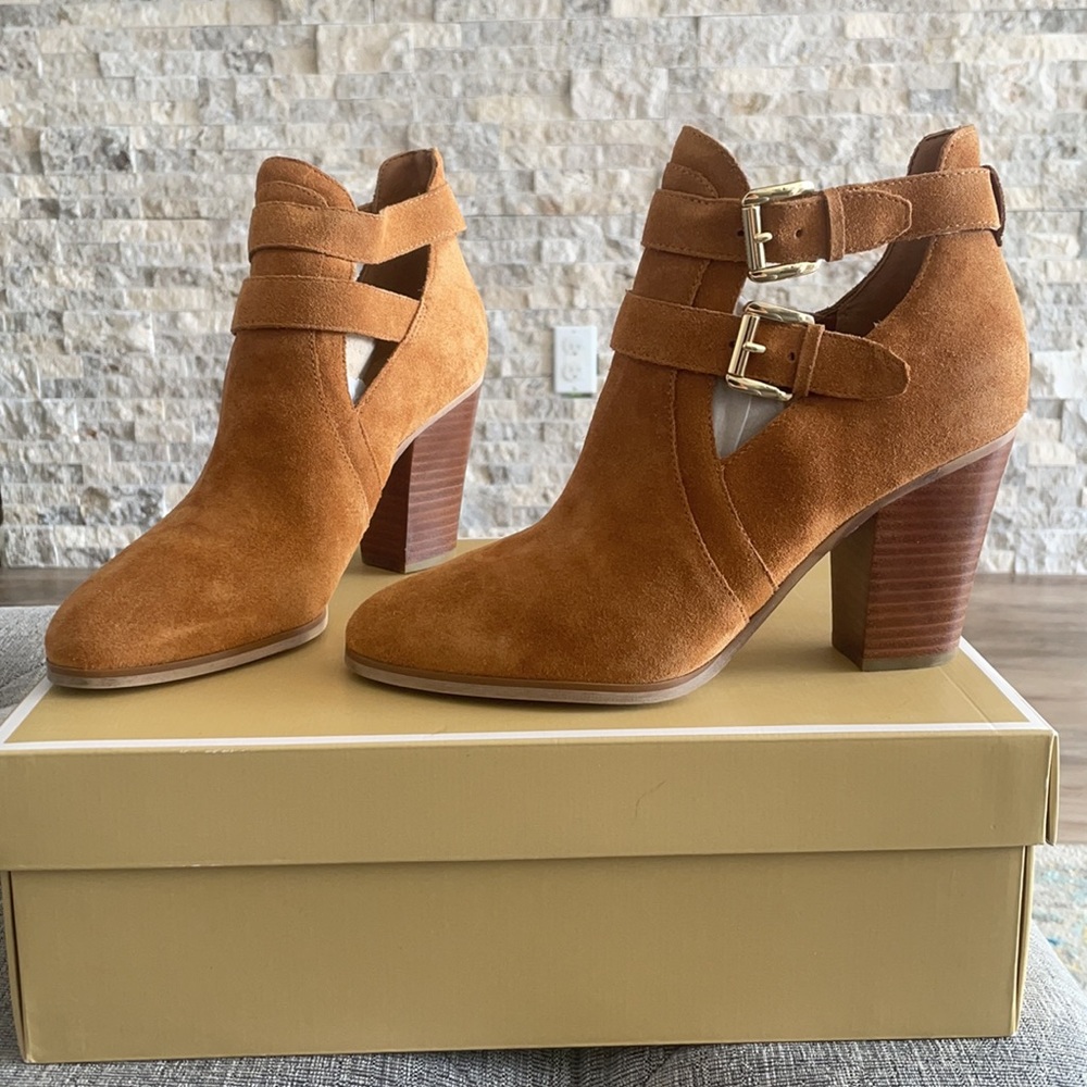 Brand new Michael Kors Walden Suede Bootie woman's size 8.5 - Picture 2 of 4